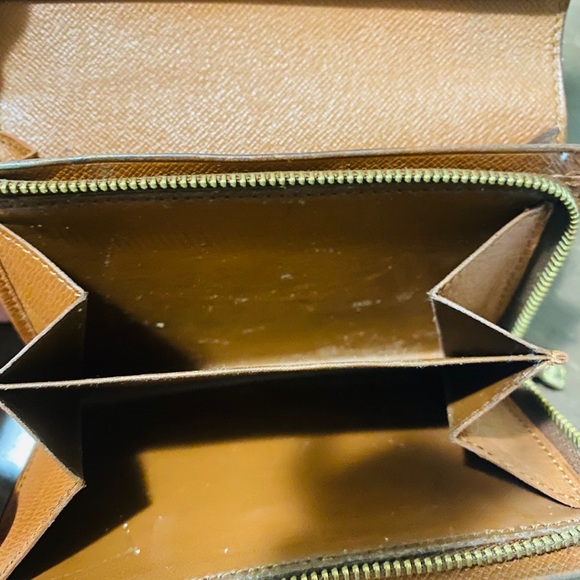 Pre-loved LV monogram medium Bi-fold wallet - Picture 7 of 11